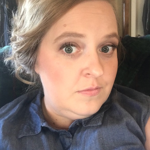 Meet your Posher, Jerrelynn - Picture 3 of 4